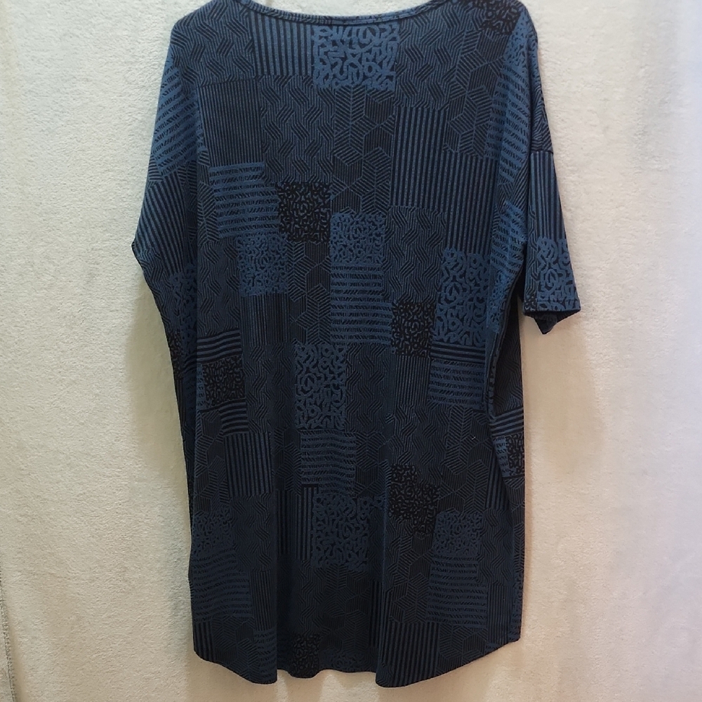 LuLaRoe Navy Patterned Short Sleeve Tee - Picture 5 of 5